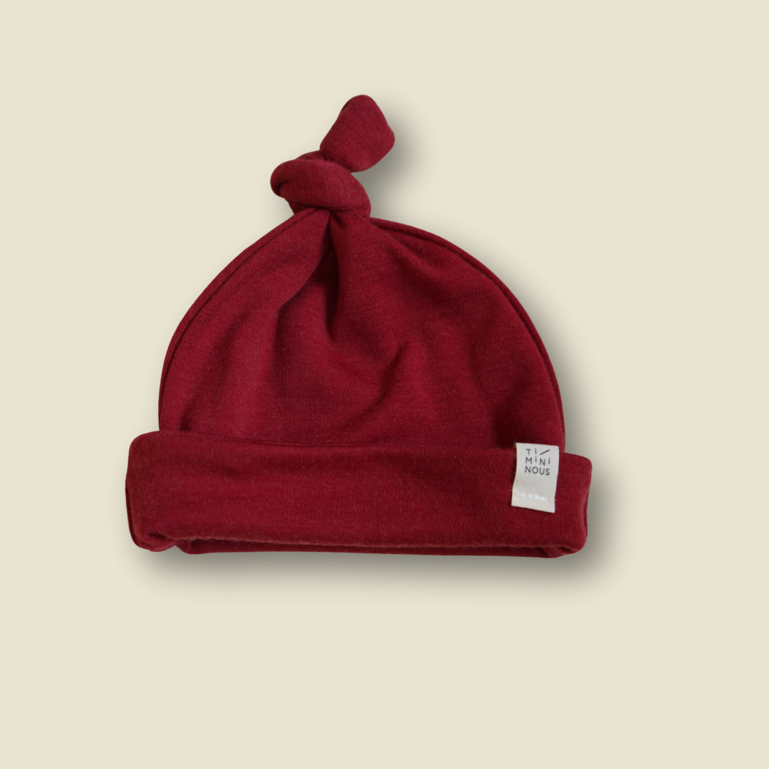 Collection of Bonnet à noeud évolutif en laine de mérinos - rubis in a gallery layout