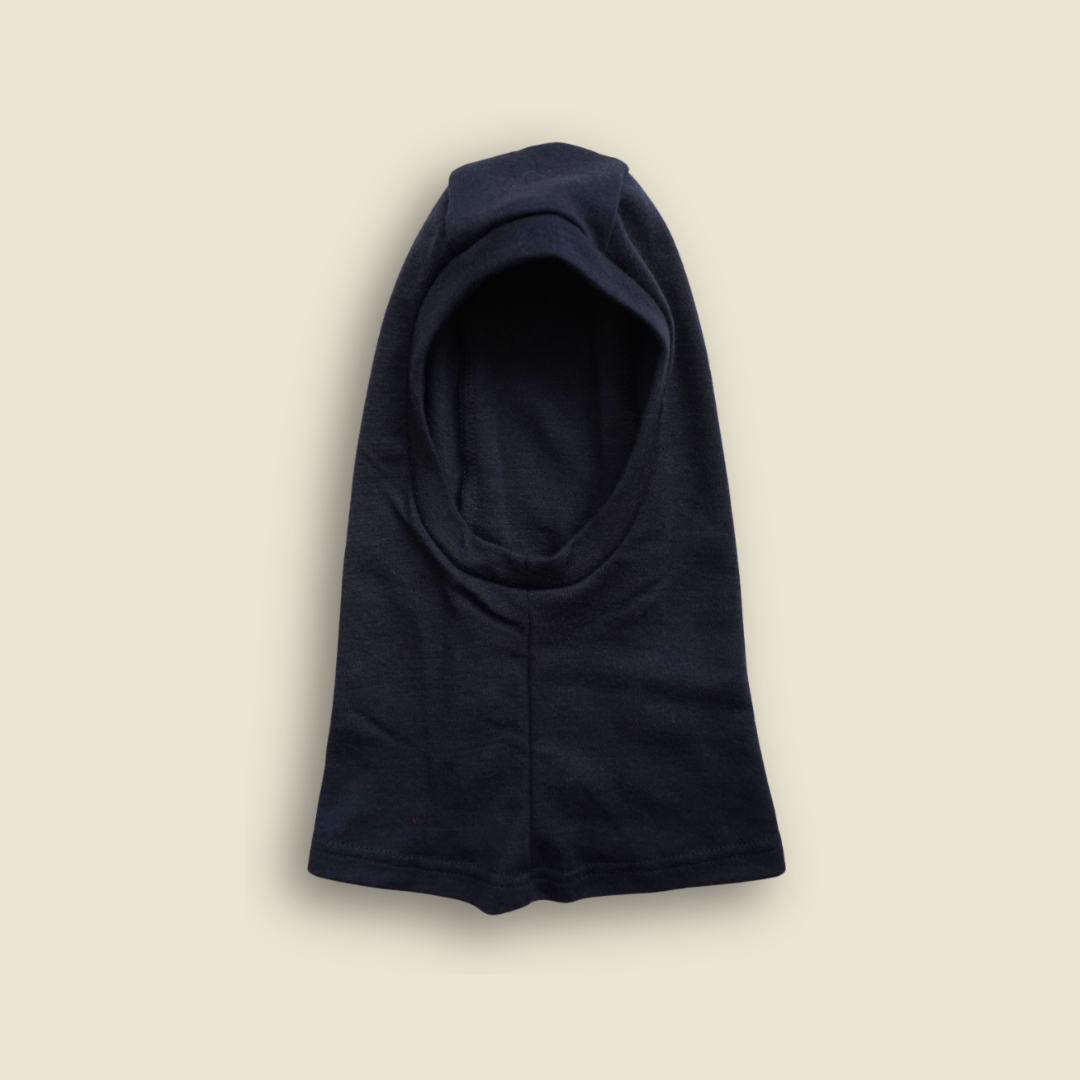Collection of Cagoule en laine de mérinos Timininous. Ce Balaklava pour bébés et enfants de couleur Ardoise est fabriqué au Québec. Vue à plat devant in a gallery layout