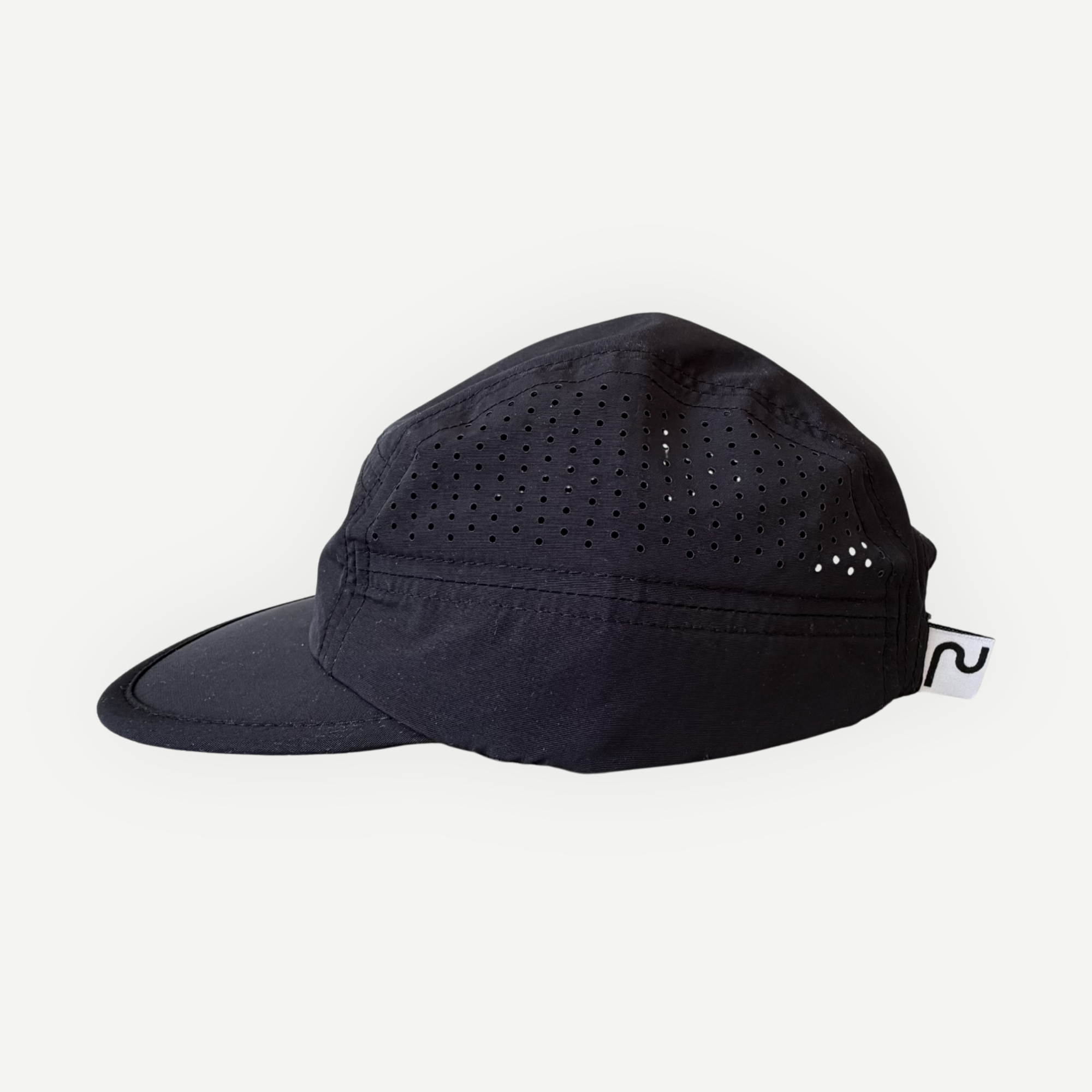 Collection of Casquette de course en nylon léger et respirant – ajustable - Noir - Adulte in a gallery layout