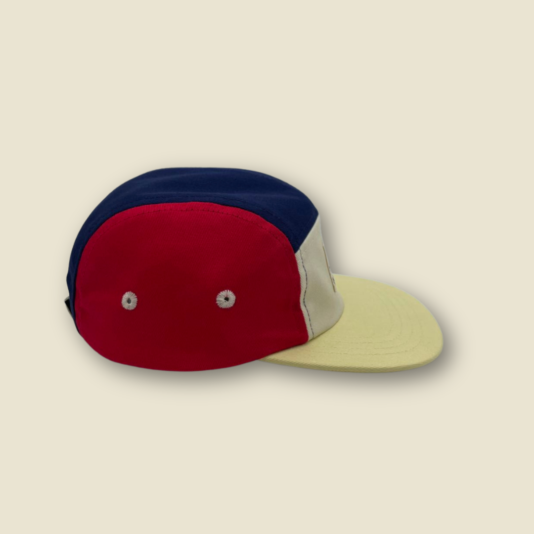 Collection of Casquette colorblock ajustable à 5 panneaux | Rouge in a gallery layout
