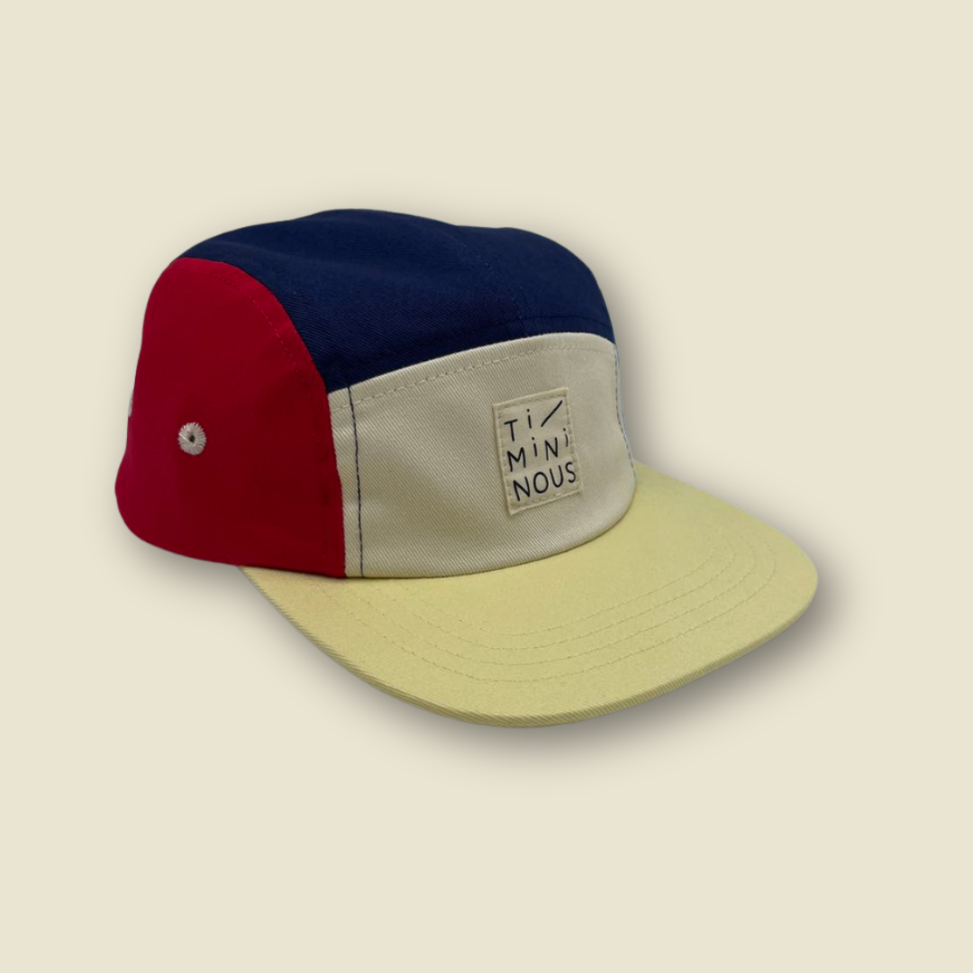 Collection of Casquette colorblock ajustable à 5 panneaux | Rouge in a gallery layout