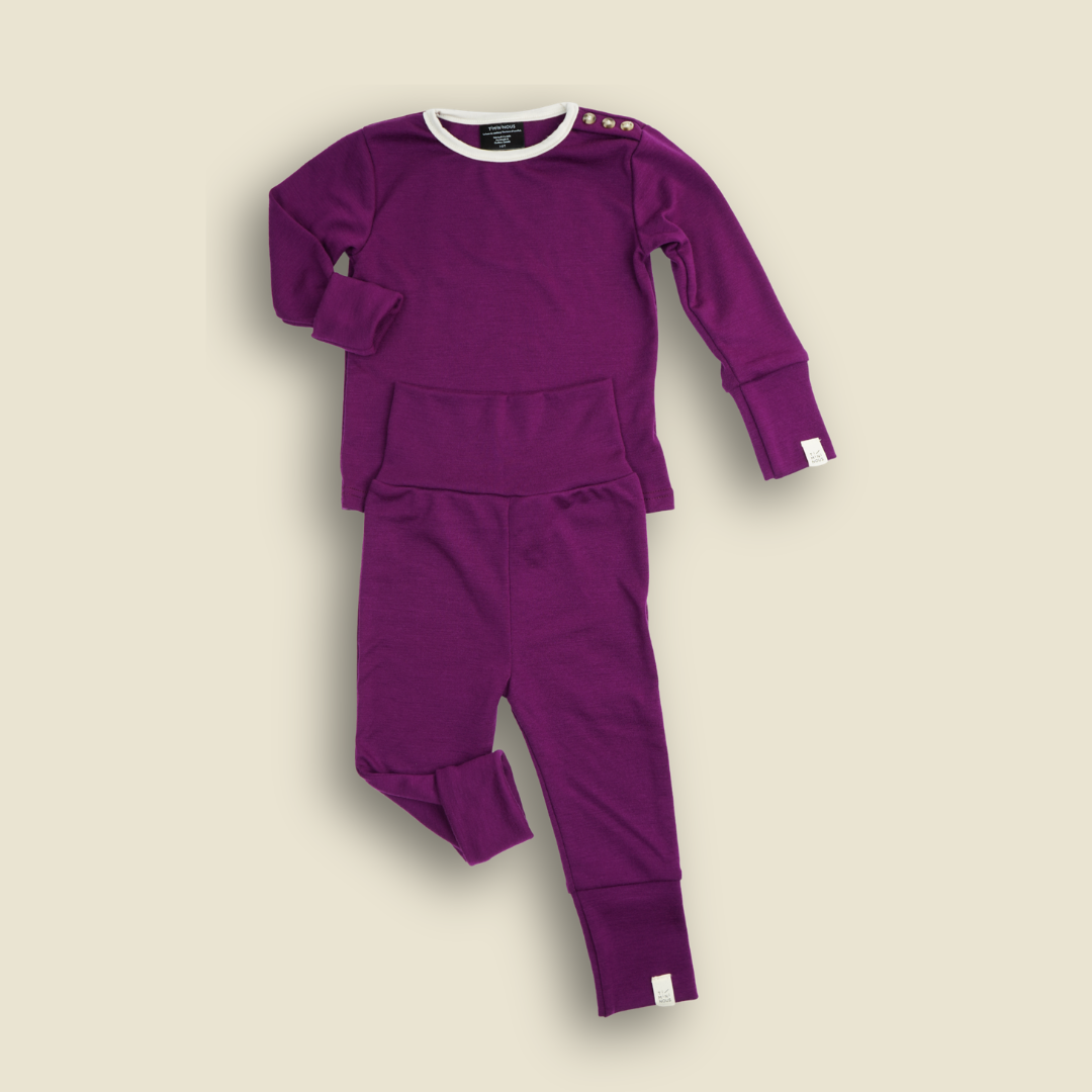 Collection of Ensemble thermique évolutif à col contrasté en laine de mérinos de couleur pourpre et de la marque Timininous, vue devant à plat.  in a gallery layout