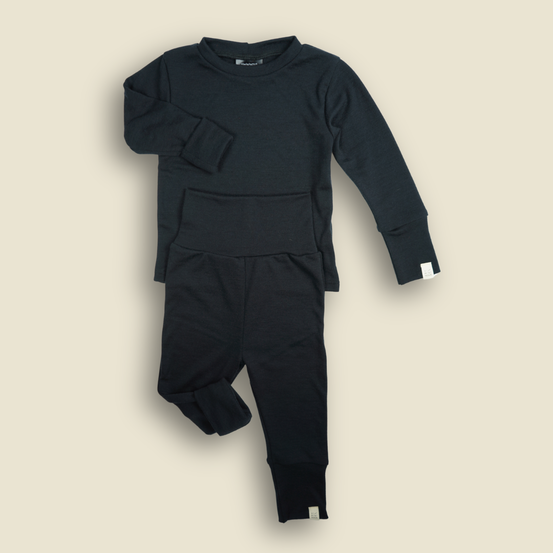 Collection of Ensemble thermique évolutif en laine de mérinos pour bébé et enfant de la marque Timininous, couleur ardoise vue de face à plat.  in a gallery layout