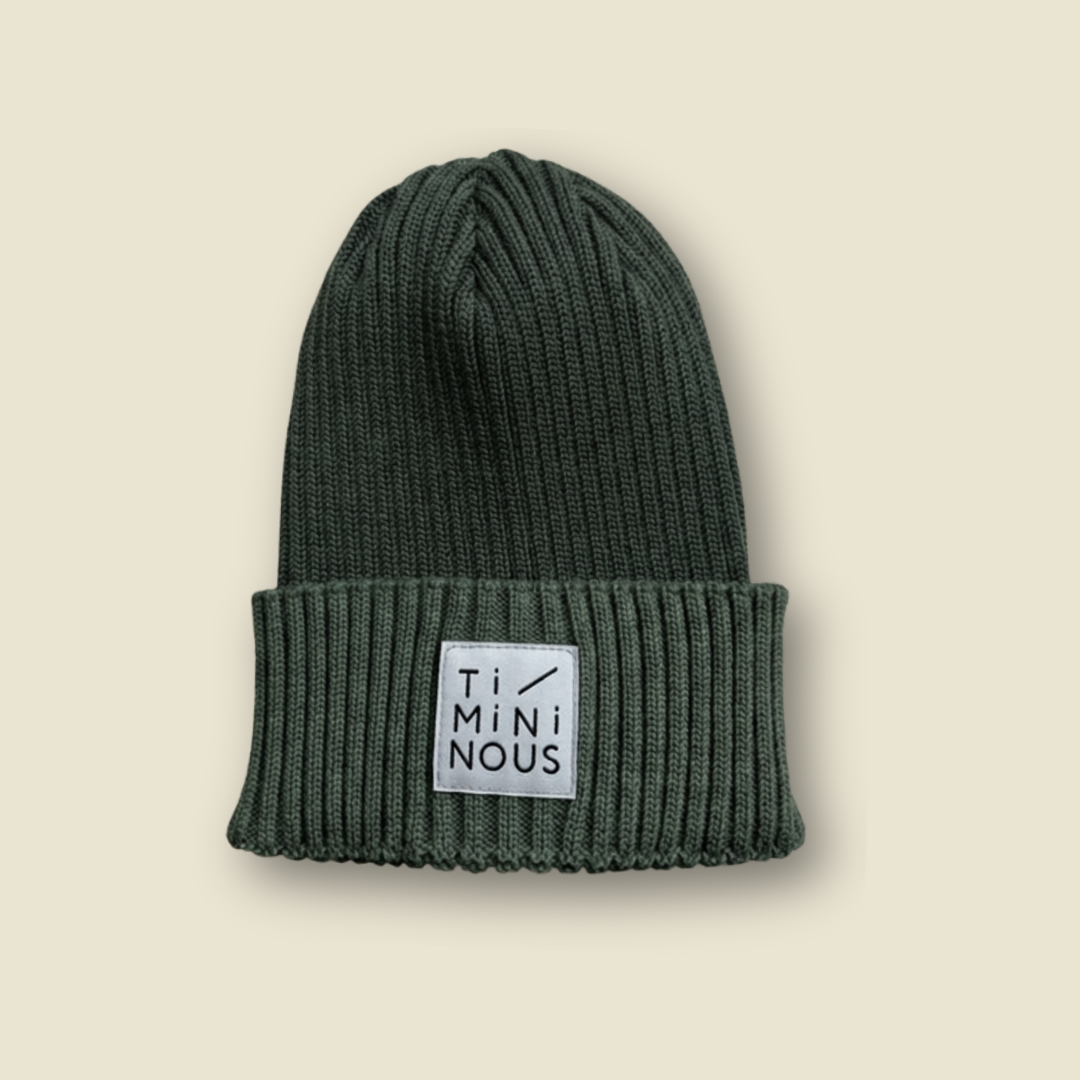 Collection of tuque 100% laine de mérinos, de couleur vert forêt, fabriqué à Montréal au Canada.  in a gallery layout