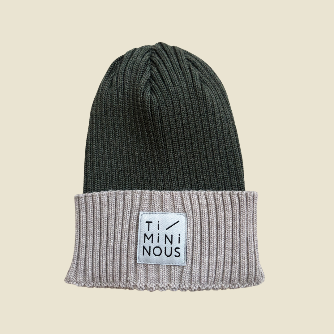 Collection of Tuque 100% laine de mérinos, vert forêt écru, fabriquée à Montréal, Timininous. in a gallery layout