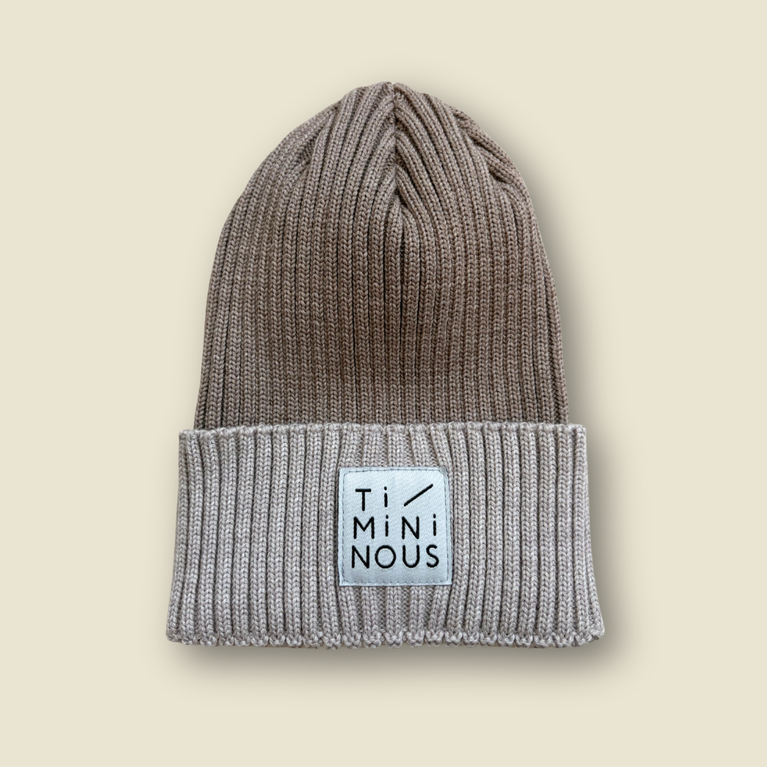Collection of Tuque 100% laine de mérinos, taupe et écru, fabriquée à Montréal, Timininous. in a gallery layout