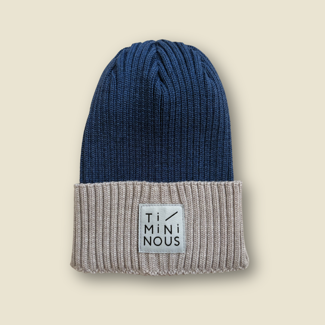 Collection of Tuque 100% laine de mérinos, bleu acier et écru, fabriquée à Montréal, Timininous. in a gallery layout