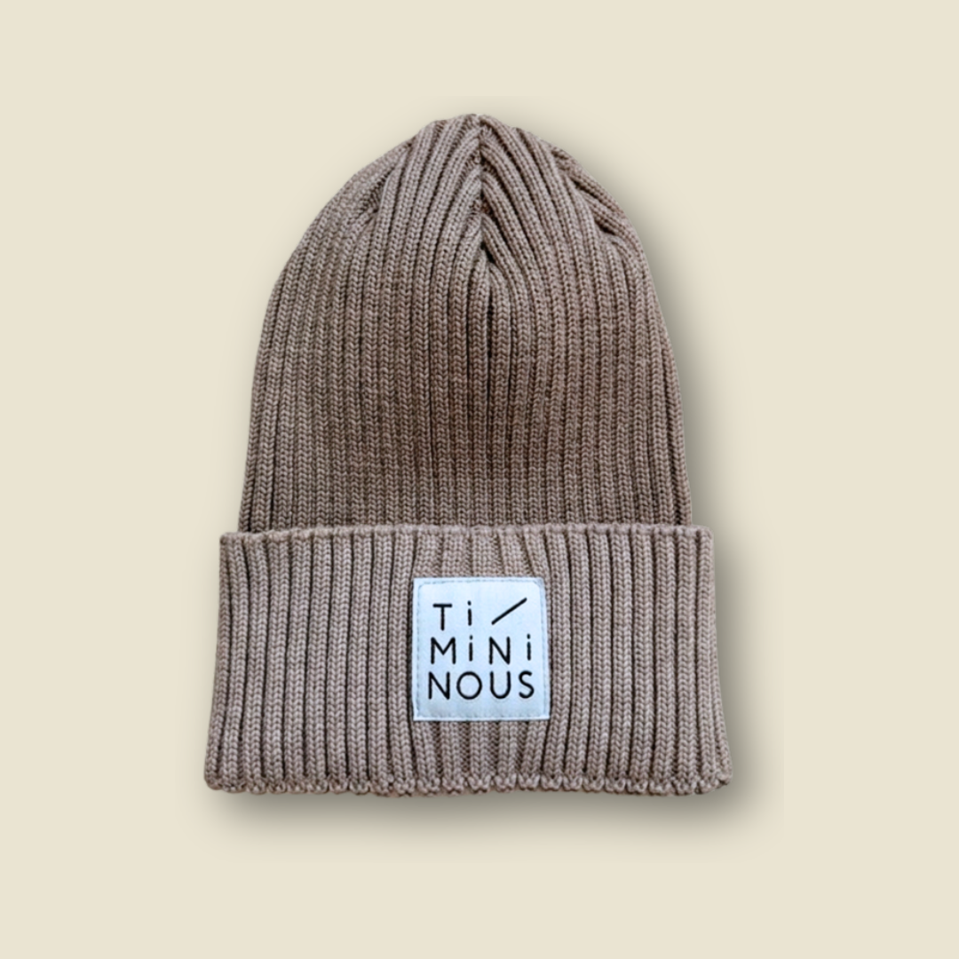 Collection of Tuque 100% laine de mérinos, de couleur taupe, fabriqué à Montréal au Canada.  in a gallery layout