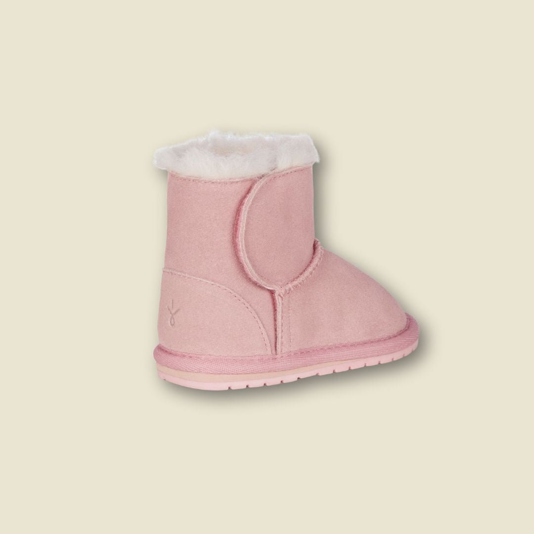 Collection of Bottes en suède et laine de mérinos pour tout - petits - Rose - Timininous in a gallery layout