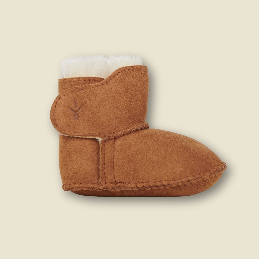 Collection of Bottines chaudes en suède et laine de mérinos pour bébé - Chestnut - Timininous in a gallery layout