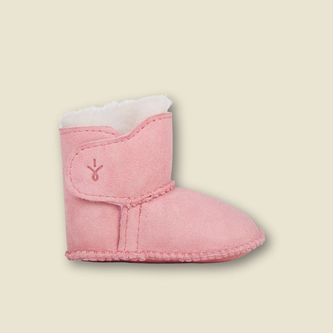Collection of Bottines chaudes en suède et laine de mérinos pour bébé - Rose - Timininous in a gallery layout