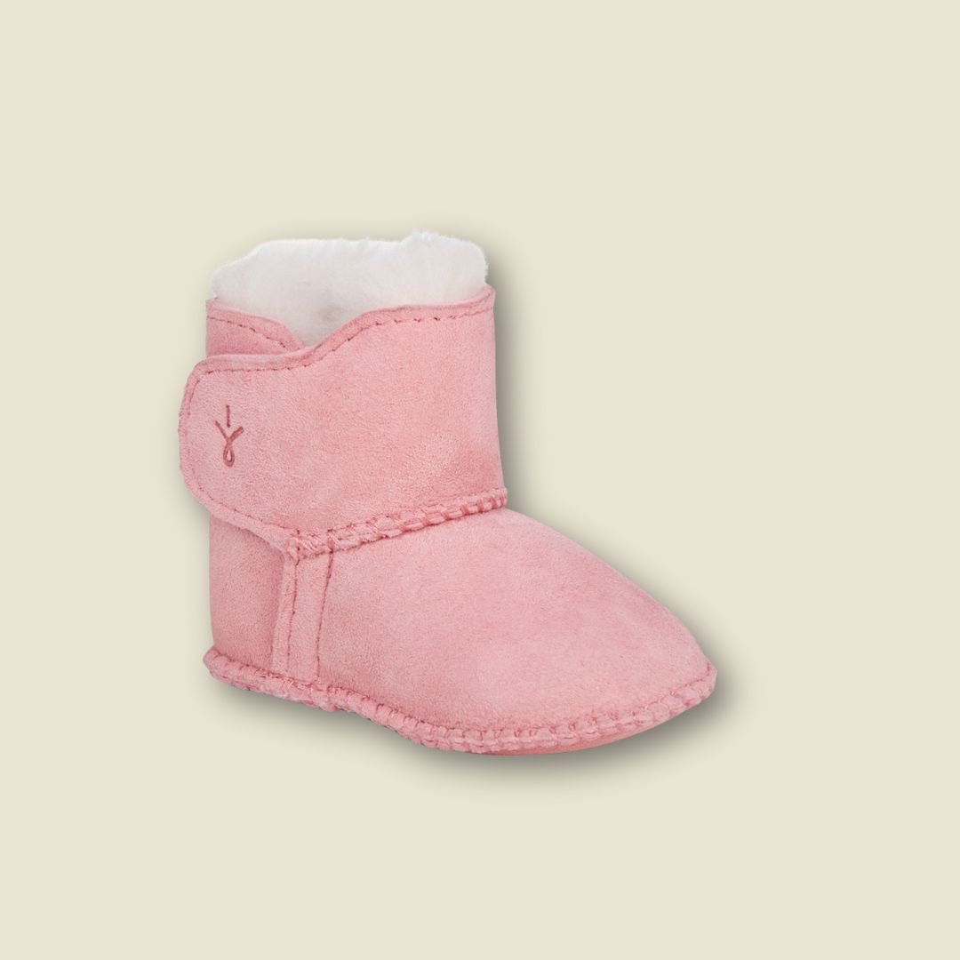 Collection of Bottines chaudes en suède et laine de mérinos pour bébé - Rose - Timininous in a gallery layout