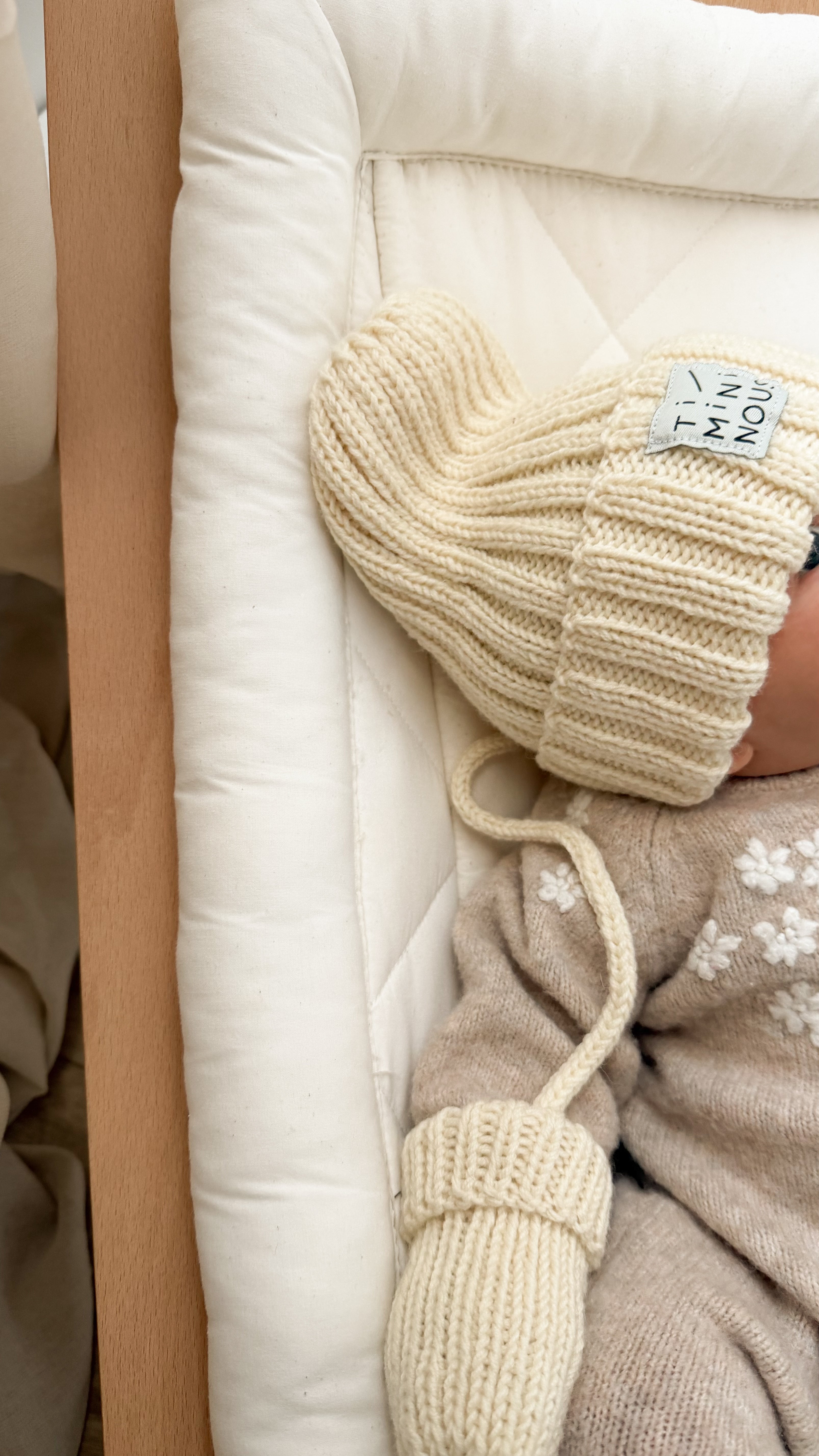 Collection of PRÉCOMMANDE Mitaines tricotées à la main en laine de mérinos pour bébé in a gallery layout