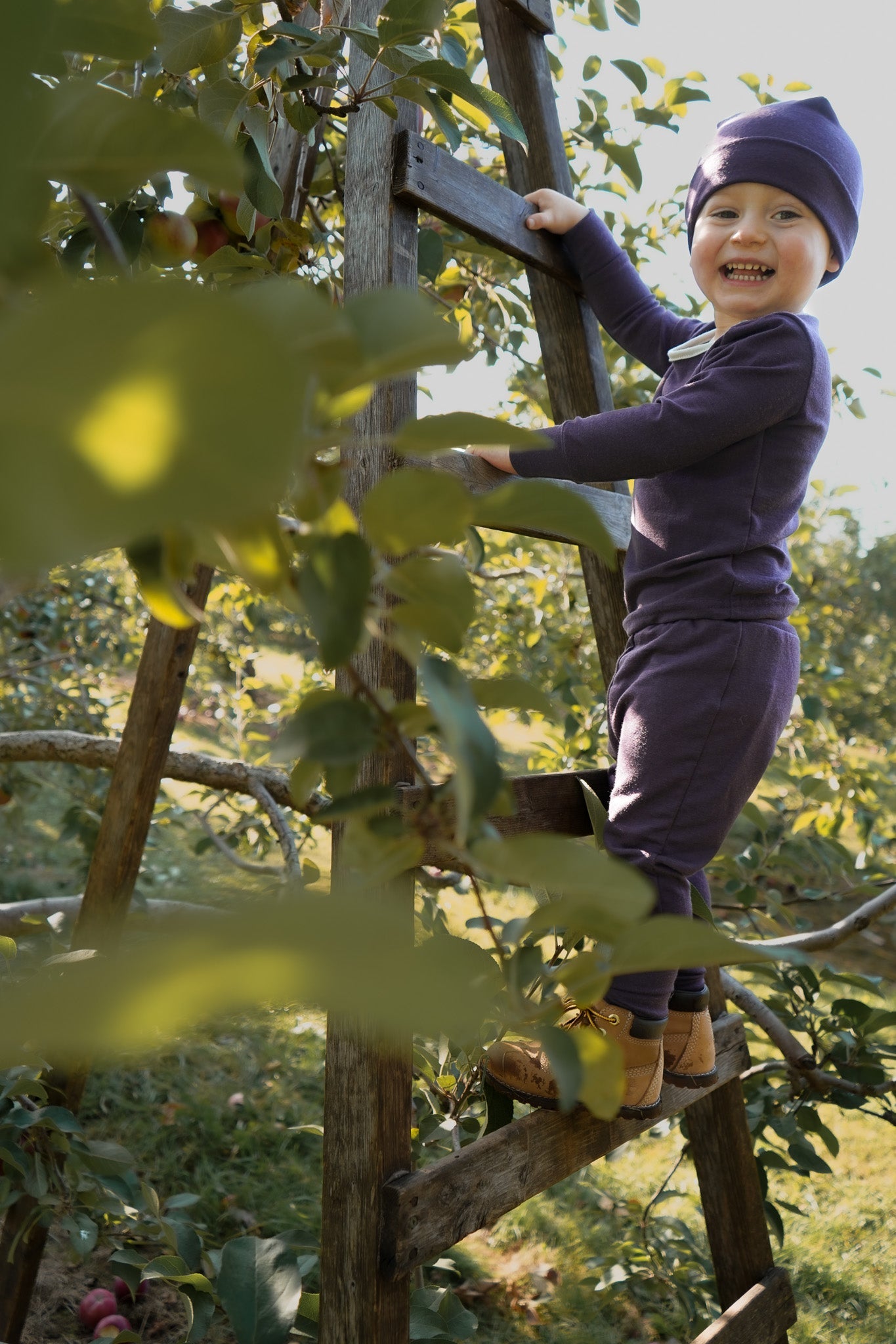 Collection of Bonnet en douce laine de mérinos - Prune - Timininous in a gallery layout