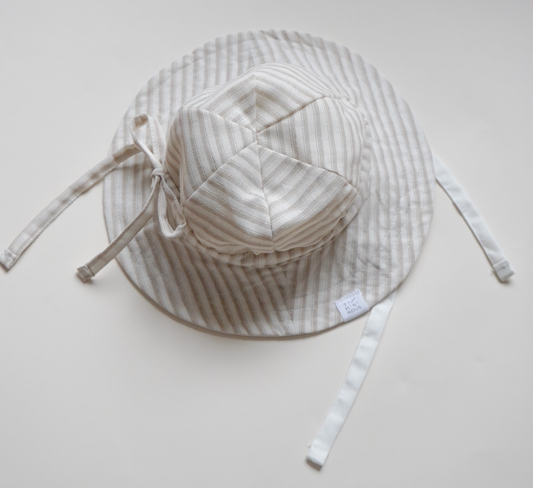 Collection of Chapeau évolutif en lin - Dunes - Timininous in a gallery layout