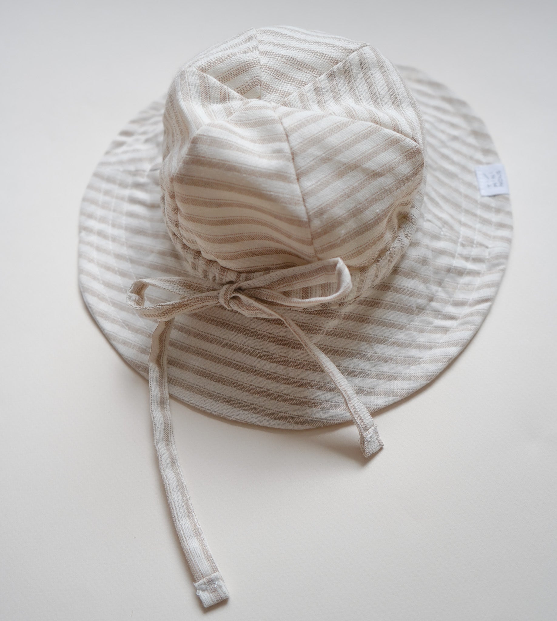 Collection of Chapeau évolutif en lin - Dunes - Timininous in a gallery layout