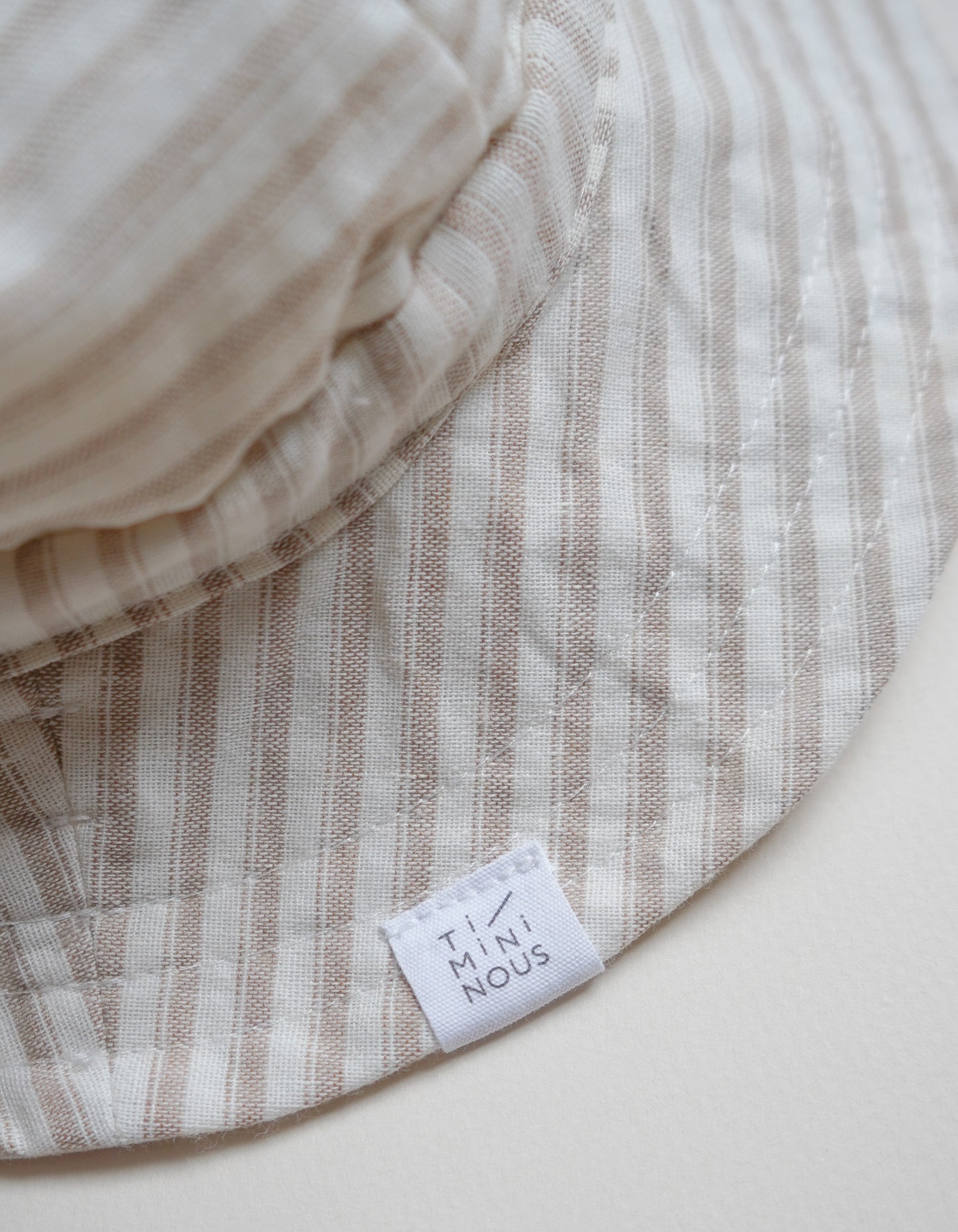 Collection of Chapeau évolutif en lin - Dunes - Timininous in a gallery layout