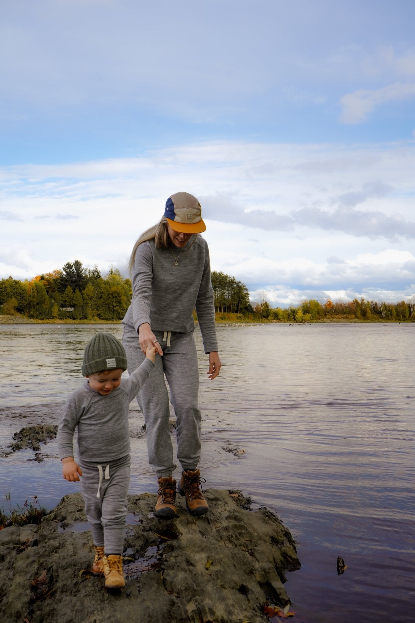 Collection of PRÉCOMMANDE Crewneck en sweat de laine de mérinos pour adultes - Timininous in a gallery layout